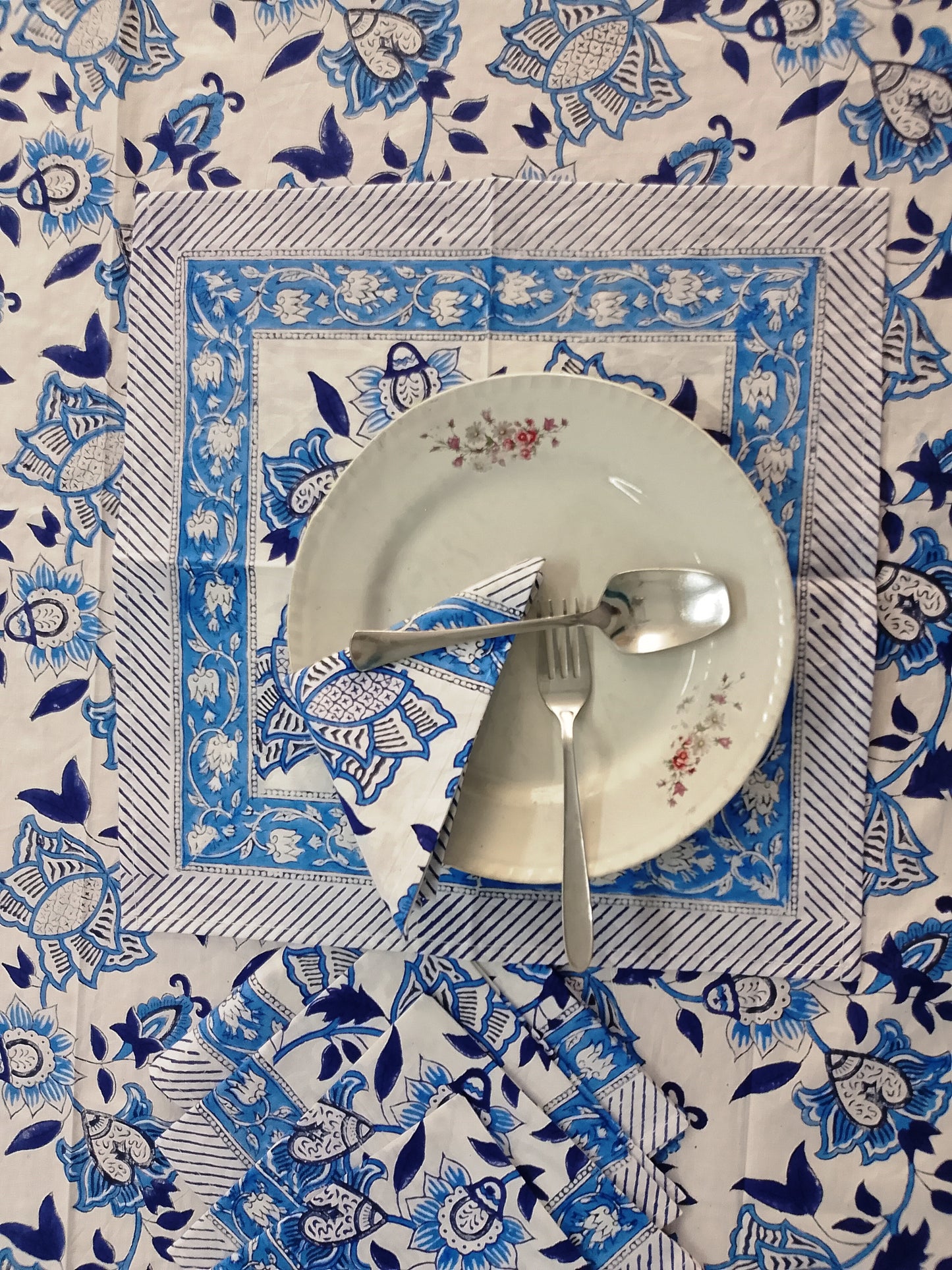 Indian Hand Block Traditional Printed Tablecloth Handmade Cotton Floral 6 Seater Tabletop Decorative for Dinning Table 60 * 90 Inches with Nepkins